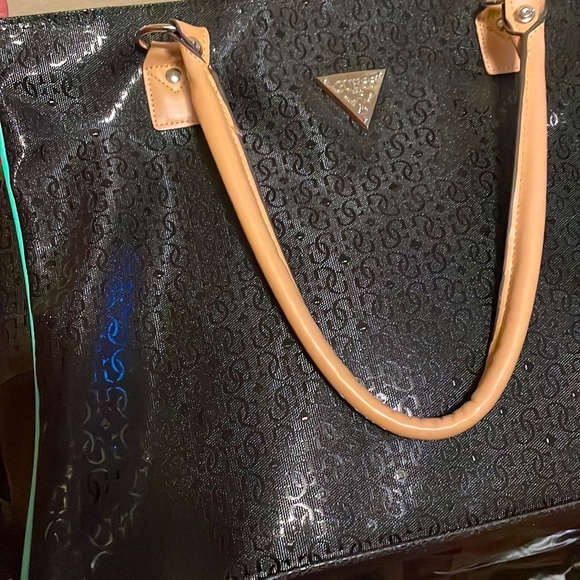 Guess Travel~Weekender Tote - Picture 4 of 6